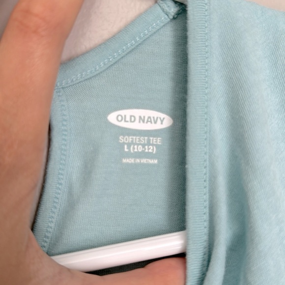 Set of 2- girls old navy tees - Picture 3 of 7